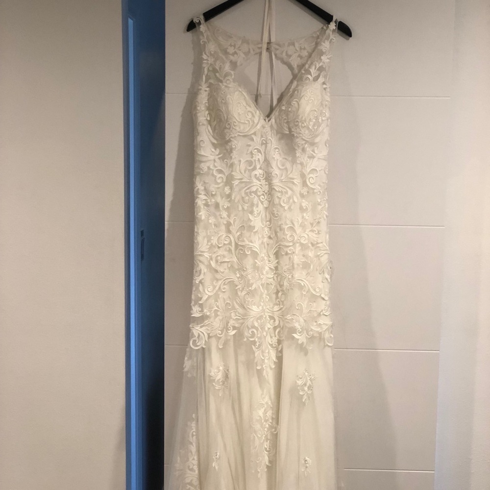 Private collection-never worn wedding dress! - Picture 4 of 5
